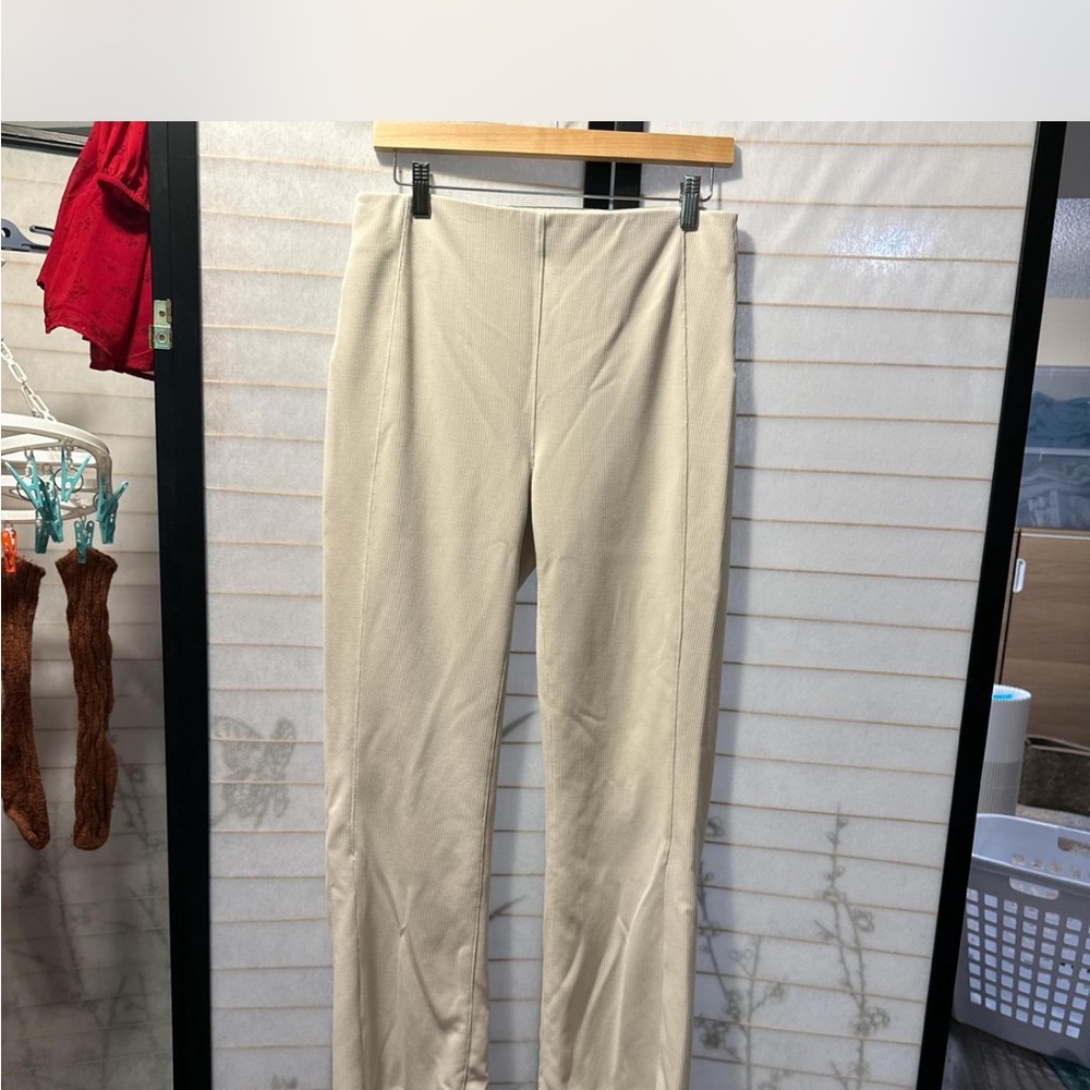 Lululemon sz 10 cream ribbed flares